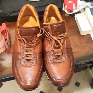 To boot sneakers excellent condition worn 6 times